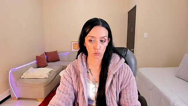 Snapshot of Kristen_Garner chatting on July 20, 7:27 pm Kristen Garner online show from July 20, 7:27 pm