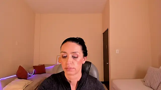 Snapshot of Kristen_Garner chatting on July 30, 7:46 pm Kristen Garner online show from July 30, 7:46 pm