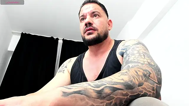 musclemonster31 online show from October 14, 2:40 pm