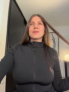 AmelieLaurent  online show from May 5, 11:57 pm