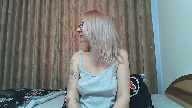 PussyEvely online show from January 30, 7:39 am