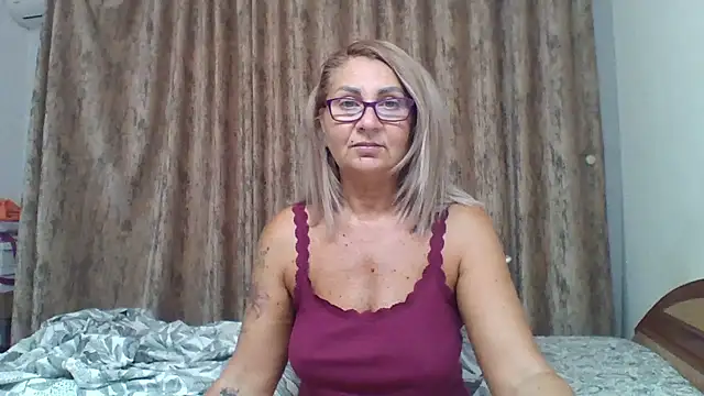 Snapshot of PussyEvely chatting on July 9, 6:01 pm PussyEvely online show from July 9, 6:01 pm