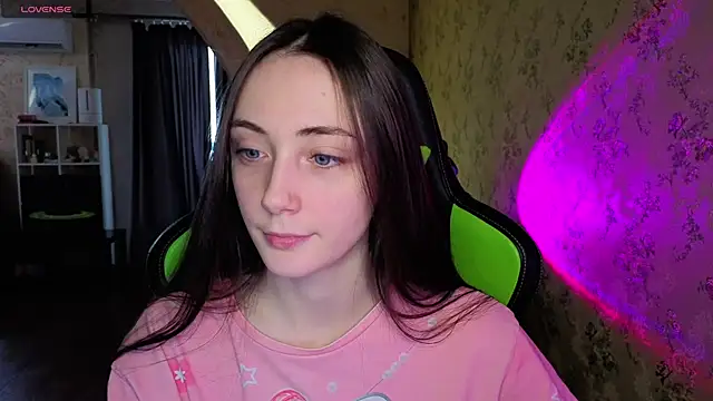 Snapshot of Lexi_Split chatting on November 15, 6:11 am Lexi Split online show from November 15, 6:11 am