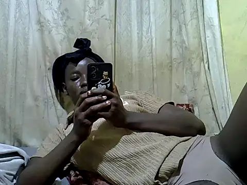 KENYANHONEY01 online show from January 11, 4:28 am