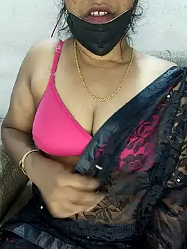Snapshot of Malluivaniya chatting on December 4, 6:50 pm Malluivaniya online show from December 4, 6:50 pm