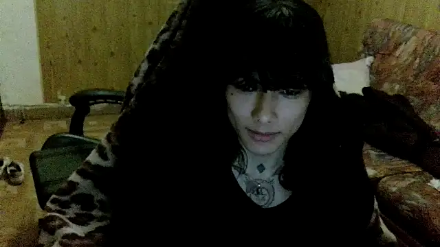 calliemaggotbone online show from December 2, 9:47 am