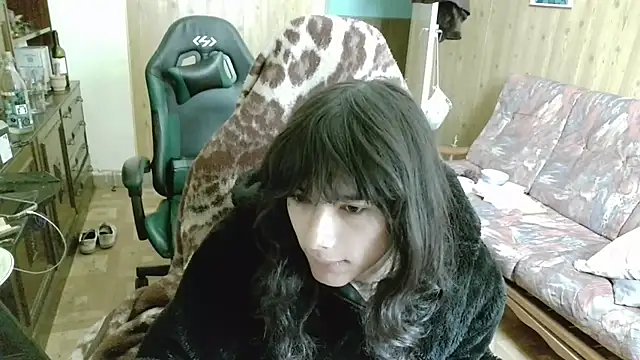 calliemaggotbone online show from December 3, 10:57 am