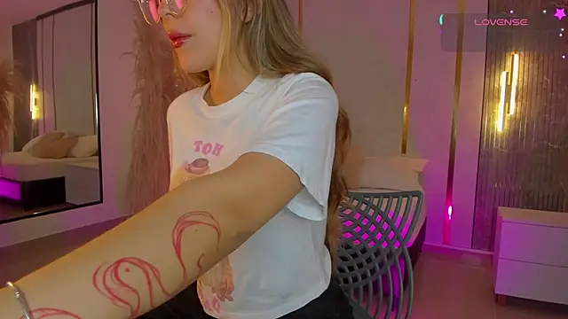 riley sierra online show from June 20, 1:03 pm