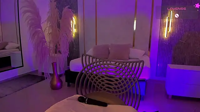 riley sierra online show from July 7, 1:15 pm