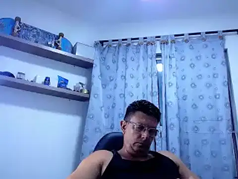 Snapshot of pedropicapi chatting on January 15, 1:12 am pedropicapi online show from January 15, 1:12 am