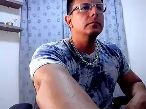 Snapshot of pedropicapi chatting on February 17, 2:42 am pedropicapi online show from February 17, 2:42 am