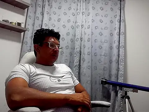 Snapshot of pedropicapi chatting on October 16, 12:11 am pedropicapi online show from October 16, 12:11 am