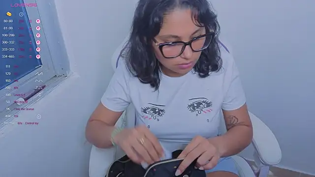 Snapshot of Cuteprincess21 chatting on November 18, 11:59 pm Cuteprincess21 online show from November 18, 11:59 pm