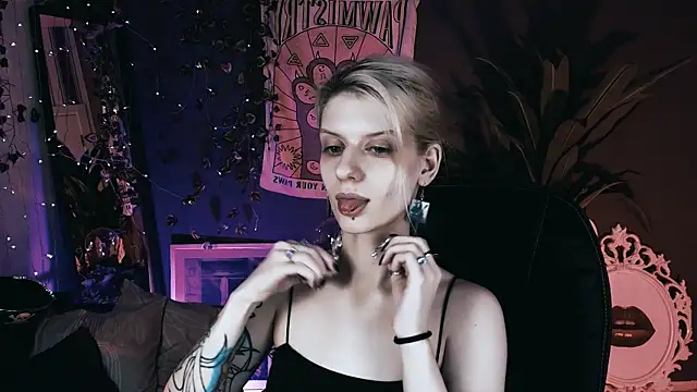 Snapshot of Noah_ElmerX chatting on December 2, 5:19 pm Noah ElmerX online show from December 2, 5:19 pm