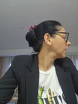 bruneta sexy23 online show from May 17, 6:59 pm