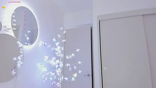 mia yourmommy online show from February 3, 4:46 am