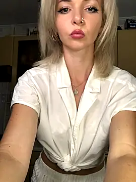 Snapshot of Kristina03 chatting on October 21, 8:42 pm Kristina03 online show from October 21, 8:42 pm