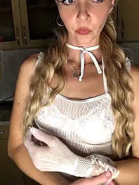 Snapshot of Kristina03 chatting on November 1, 10:23 pm Kristina03 online show from November 1, 10:23 pm