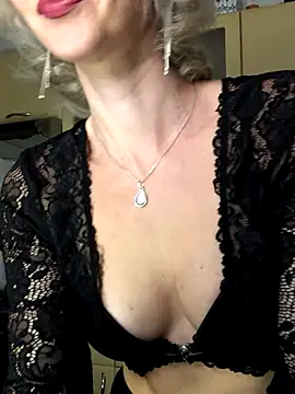 Snapshot of Kristina03 chatting on November 20, 9:36 pm Kristina03 online show from November 20, 9:36 pm