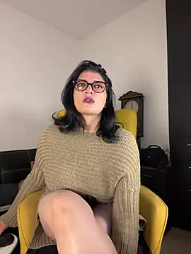 Snapshot of adriana71 chatting on June 25, 3:28 am adriana71 online show from June 25, 3:28 am