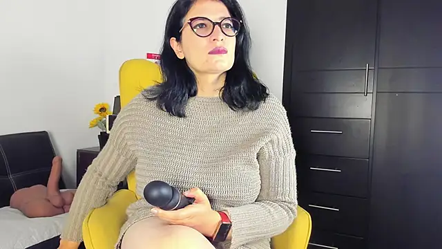 Snapshot of adriana71 chatting on July 3, 1:01 am adriana71 online show from July 3, 1:01 am