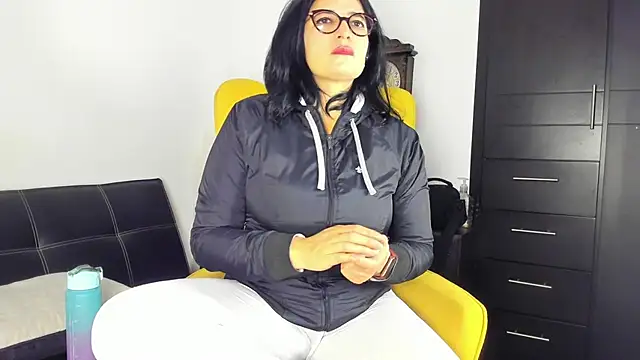Snapshot of adriana71 chatting on July 6, 2:08 am adriana71 online show from July 6, 2:08 am