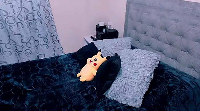 Snapshot of diana__34 chatting on February 15, 12:04 am diana 34 online show from February 15, 12:04 am