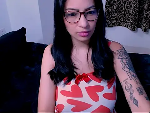 Snapshot of diana__34 chatting on October 6, 1:03 am diana 34 online show from October 6, 1:03 am