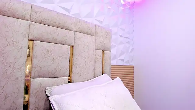 PauletteJ online show from March 20, 11:49 am