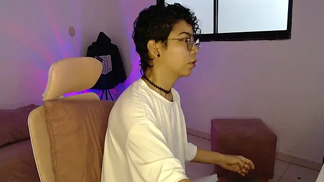Snapshot of Putaku_San chatting on June 1, 11:56 am Putaku San online show from June 1, 11:56 am