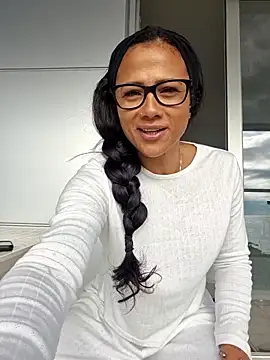 Snapshot of Allana_Squirt chatting on November 18, 9:47 am Allana Squirt online show from November 18, 9:47 am