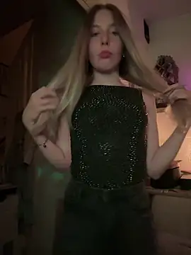 Snapshot of VeraSerephina chatting on December 13, 8:25 pm VeraSerephina online show from December 13, 8:25 pm