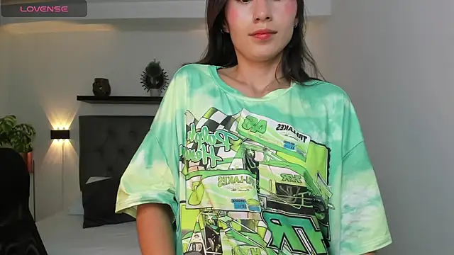 Snapshot of emily_villamil chatting on December 19, 10:53 pm emily villamil online show from December 19, 10:53 pm