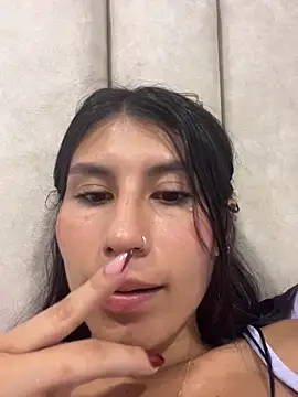 Snapshot of emily_villamil chatting on January 20, 10:48 pm emily villamil online show from January 20, 10:48 pm