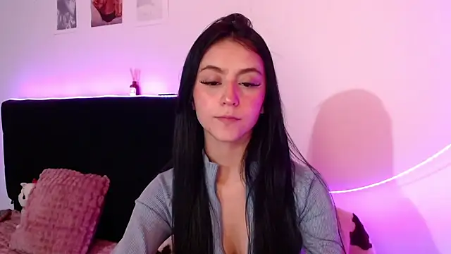 Coralinnee  online show from March 20, 4:40 am