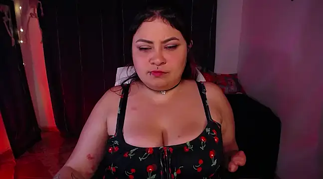 Snapshot of bad_scarlett1 chatting on January 27, 12:43 am bad scarlett1 online show from January 27, 12:43 am