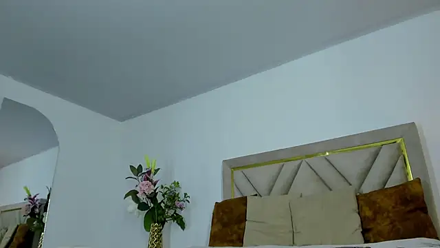 Snapshot of Violet_queen20 chatting on June 10, 7:13 pm Violet queen20 online show from June 10, 7:13 pm