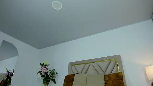 Snapshot of Violet_queen20 chatting on June 11, 12:32 am Violet queen20 online show from June 11, 12:32 am
