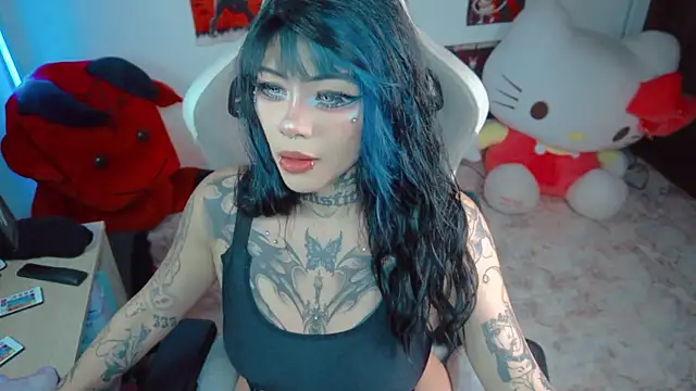 Snapshot of Deadly_Doll chatting on June 17, 10:10 pm Deadly Doll online show from June 17, 10:10 pm
