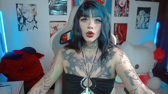 Snapshot of Deadly_Doll chatting on July 12, 12:45 am Deadly Doll online show from July 12, 12:45 am