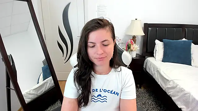 AmyPure  online show from June 19, 4:17 am