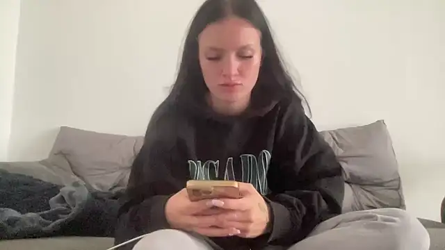 Snapshot of mariemelissah chatting on February 13, 10:11 am mariemelissah online show from February 13, 10:11 am