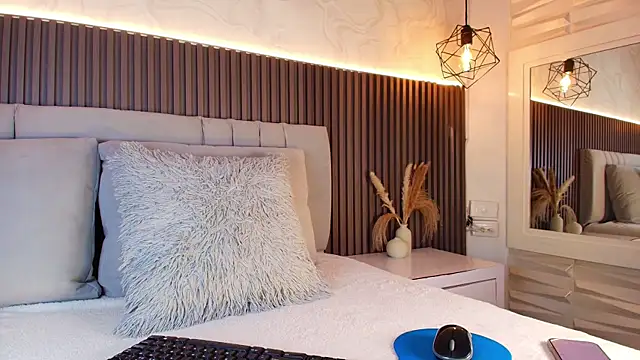 SHANONCLARK online show from December 21, 11:06 am