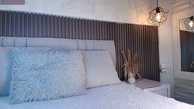 SHANONCLARK online show from March 14, 6:13 pm