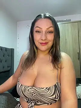 Snapshot of Lady__Pink chatting on June 13, 8:51 pm Lady Pink online show from June 13, 8:51 pm