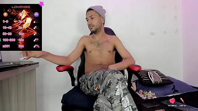 Snapshot of Aron_Baylor chatting on December 5, 4:54 am Aron Baylor online show from December 5, 4:54 am