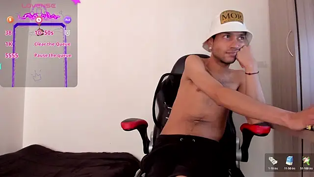 Aron Baylor online show from March 13, 9:54 pm