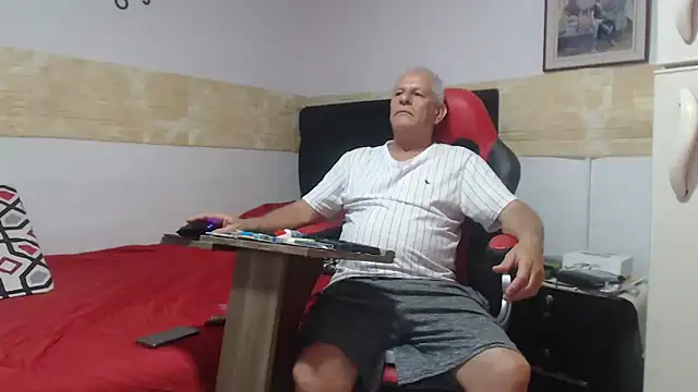 VALENTINO1983  online show from September 9, 11:26 pm