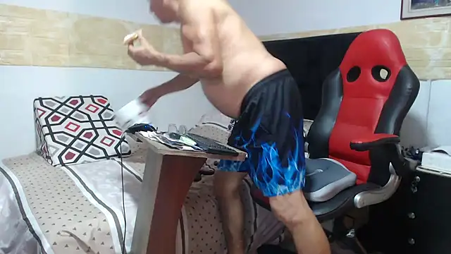 VALENTINO1983  online show from November 1, 4:20 pm