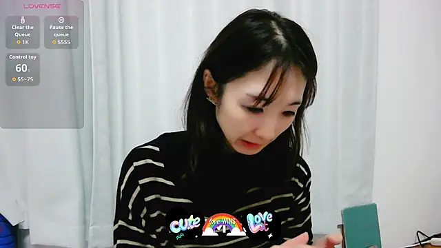 Snapshot of Love_me_Eri_ chatting on October 22, 12:05 pm Love me Eri online show from October 22, 12:05 pm